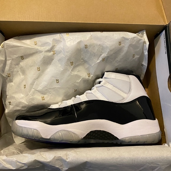 Air Jordan 11 retro never worn, in great condition, comes with box. - Picture 5 of 6